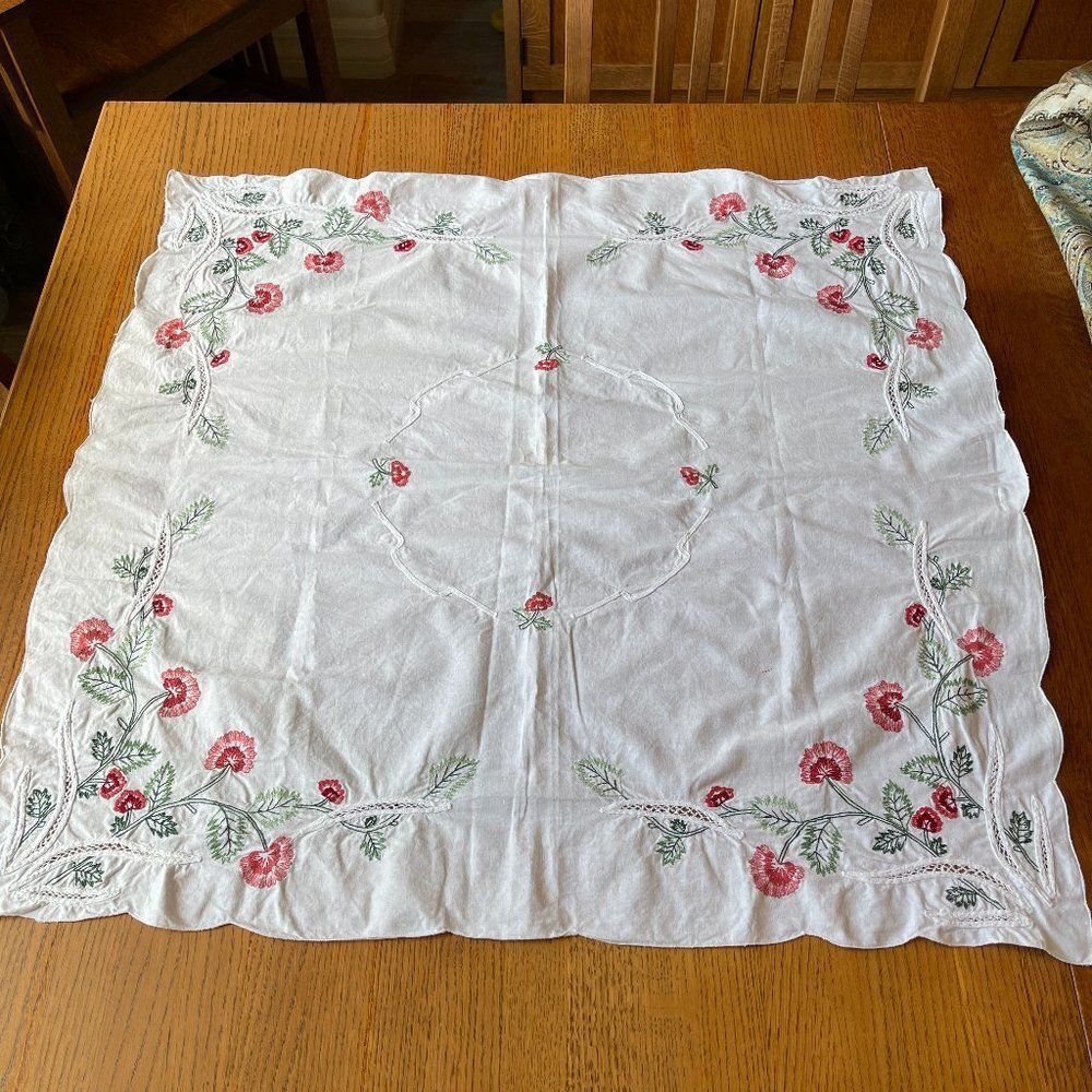 Floral Embroidered Table Topper Vintage Crochet Lace Cotton 28 x 31